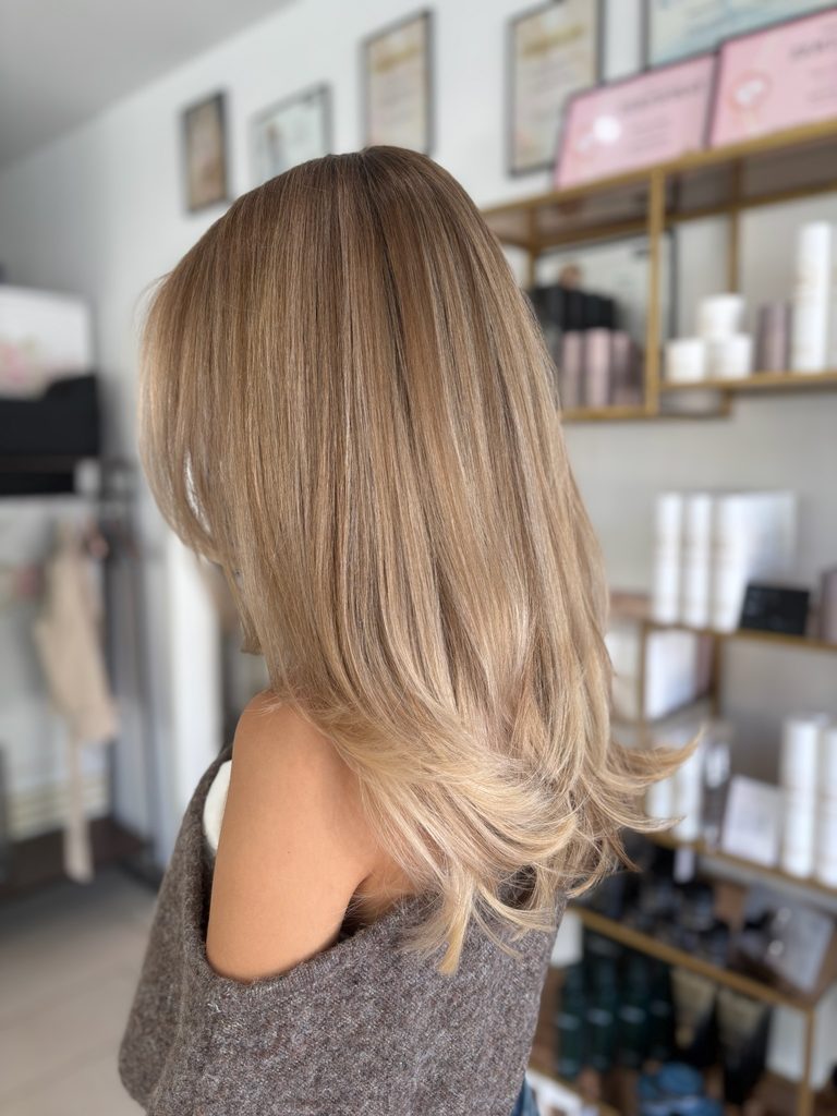 Blonde Balayage mit glänzenden Längen – Ergebnis bei Bianka Simon Friseure Potsdam