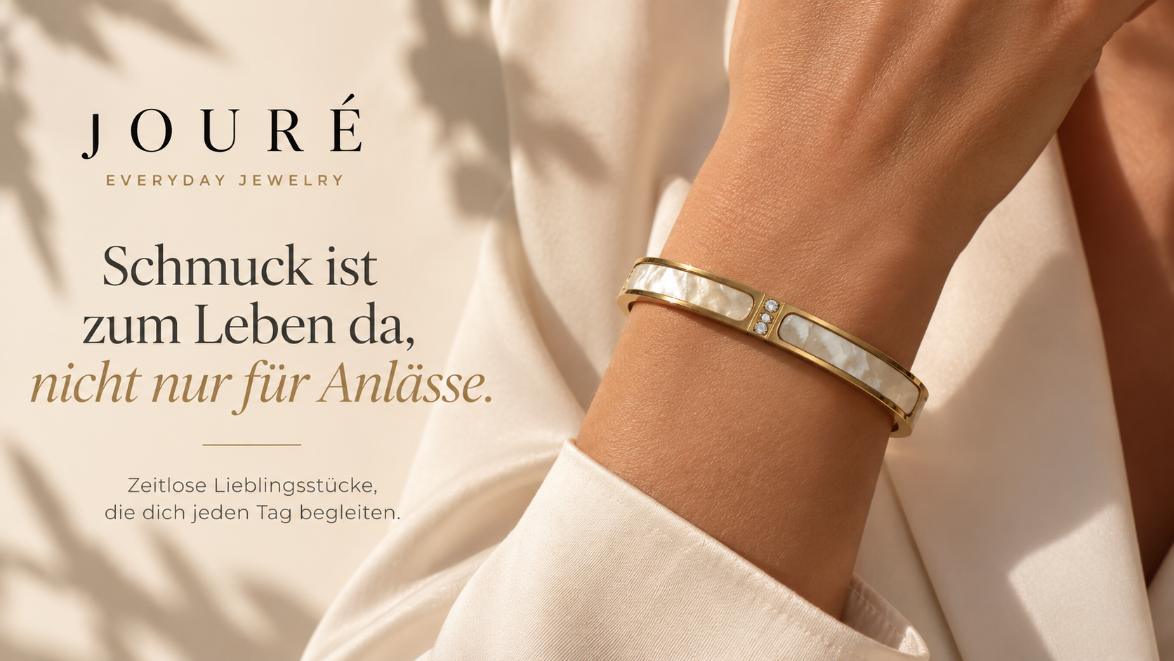 JOURÉ Everyday Jewelry Schmuckbanner mit goldenem Armreif